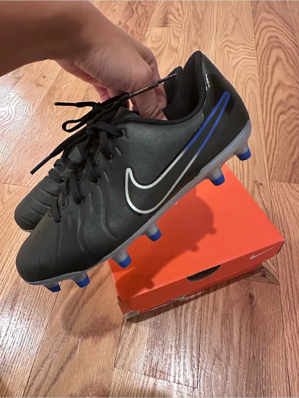 NEW IN BOX Nike Jr Legend 10 Club FG/MG youth soccer cleats 1.5Y